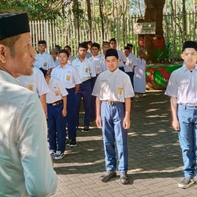 Kasi PD Pontren Kemenag Gowa Jadi Pembina Upacara di PPTQ Wahdah Islamiyah Putra