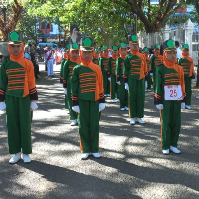 Siswi MIN Maros Semarakkan Lomba Kemerdekaan Gerak Jalan Indah Tingkat Kabupaten