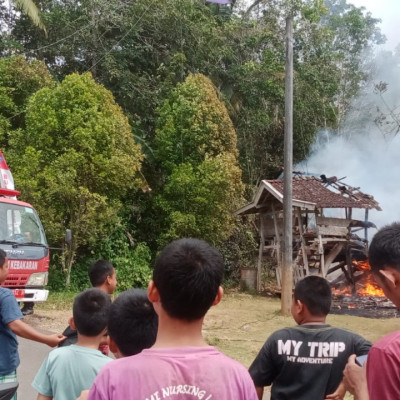 Rumah Panggung Guru MIS Al-Khaerat Tudonro Ludes Terbakar di Bulukumba