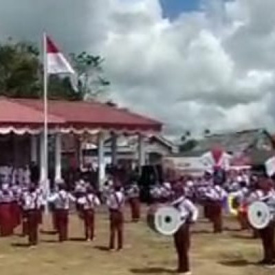 Marching Band MIN 1 Bone Unjuk Kebolehan Dalam Upacara 17-an