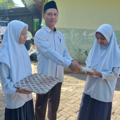 Siswa MTsN 1 Maros Nur Fadilah, Tak Menyangka Bisa Terbitkan Karya