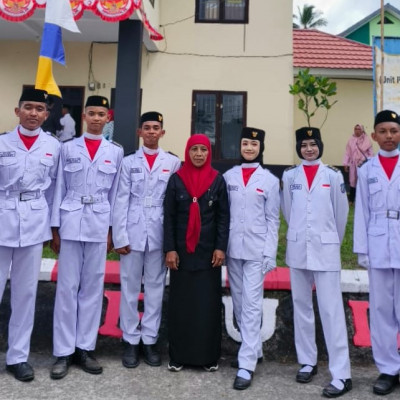 Tujuh Siswa MA YPPI Sapobonto Terlibat Dalam Pengibaran Bendera Merah Putih dalam Peringatan HUT RI Ke-78 di Kabupaten Bulukumba