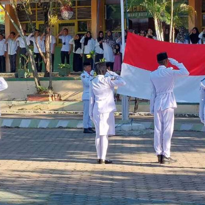 Selesai Bertugas, Kepala MAN 2 Kota Parepare Sambut-Terima Paskibraka dan Demisionerkan Pengurus OSIM