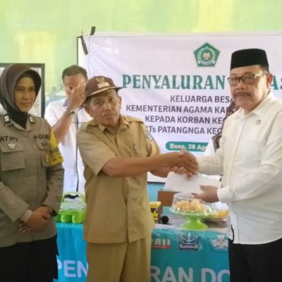 Kemenag Bone Bagi Habis 79jt Donasi ke Siswa MTs Patangnga