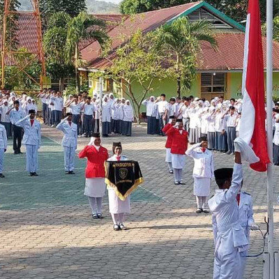 Pertukaran Paskibra pada Upacara Bendera di MAN 2 Kota Parepare