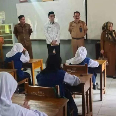 Kasi PAIS Kemenag Wajo Bersama Pengawas Pantau Pelaksanaan PAT Hari Kedua