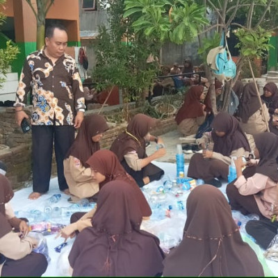 Kurangi Pencemaran Lingkungan, MTsN 3 Bulukumba Membuat Ecobrick melalui P5PPRA