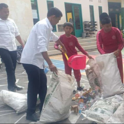 Budaya Bersih Sehat Ala Warga MIN 7 Bone