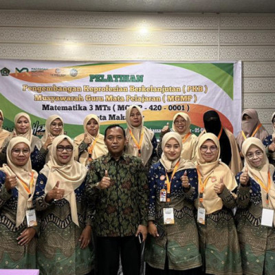 Irman Membuka Sekaligus Pemateri pada Pelatihan Pengembangan Keprofesian Berkelanjutan MGMP Matematika Kota Makassar