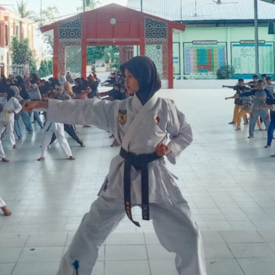 Ekstrakurikuler Karate Membentuk Kedisiplinan Santri di Pondok Pesantren Babul Khaer