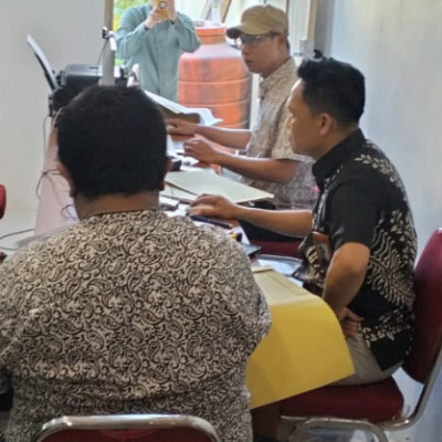 Suasana Layanan Pelimpahan Nomor Porsi Jemaah Haji di Kantor Kementerian Agama Kota Makassar