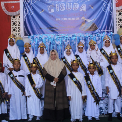 Jadi Program Unggulan, MIN 1 Kota Makassar Luluskan 16 Wisudawan Tahfiz Al-Qur'an