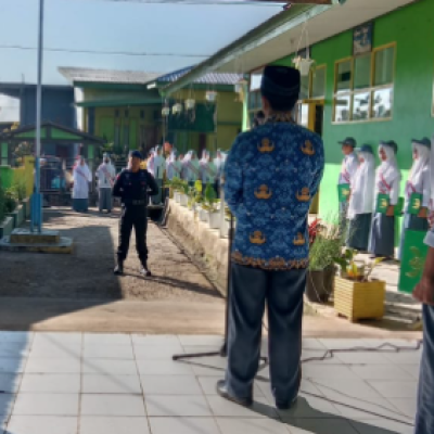 Alumni MA Lembanna Dari Korps Brimob Jadi Pemimpin Upacara Bendera di Madrasahnya