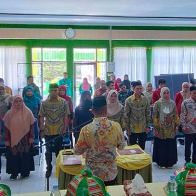 11 Guru Kemenag Parepare Dilantik dalam Jabatan Fungsional di Hari Batik