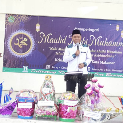 Irman Bawakan Hikmah Maulid Nabi Muhammad SAW di MAN 3 Kota Makassar