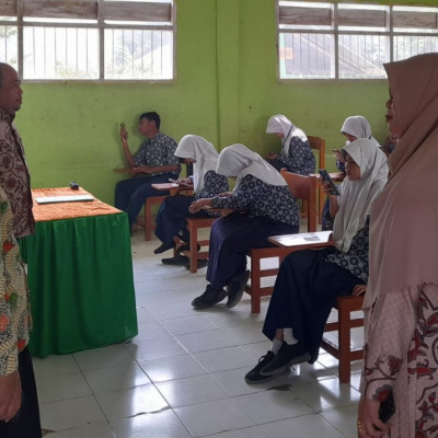 Kasubag TU Kemenag Bulukumba Pantau Pelaksanaan AKMI di MTs Bontonyeleng