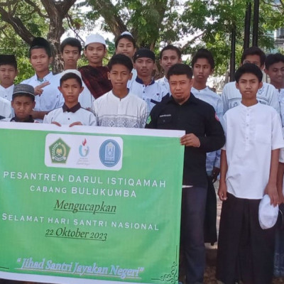 Santri Ponpes MAS Darul Istiqamah Bulukumba, Ikuti Kirab Hari Santri 2023