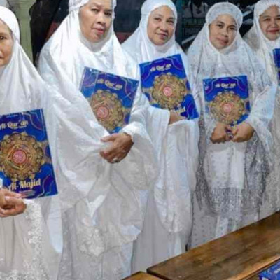 Kisah Inspiratif; Hj. Rusni Staf KUA Watang Sawitto Sukses Pimpin Penamatan Al Quran di Sanggar IQRA