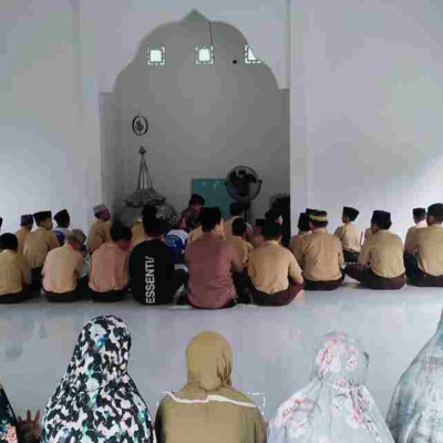 Gelar Rutinistas Shalat Dhuha dan Istighosah, MTsN Pinrang Konsisten Cetak Generasi Masa Depan yang Berakhlakulkarimah