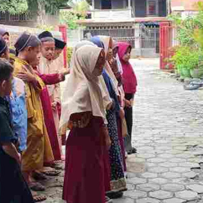 TPA An-Nur Tosulo Desa Massulowalie Gelar Latihan Nyanyikan Indonesia Raya dan Janji Ikrar Santri Jelang Penamatan Al Qur’an