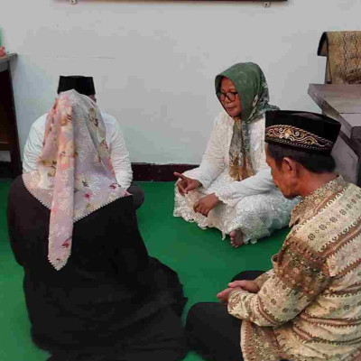 Prosesi Peng-Islaman Warga Desa Mesakada Berlangsung di KUA Kec. Lembang