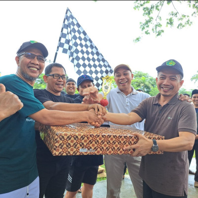 meriahkan HAB Kemenag ke 78 Usman Senong juara pertama lomba balap karung antar kakan kemenag SULSEL
