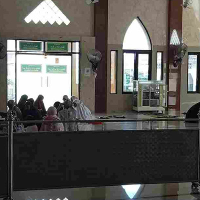 Antusiasme Ibu-Ibu Jamaah Majelis Taklim Masjid Babul Maarij pada Bimbingan Tahsinul Qira’ah