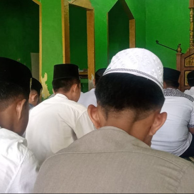 Siswa Asal Makassar Khatib Jumat di Masjid Pontren As’adiyah Galung Beru