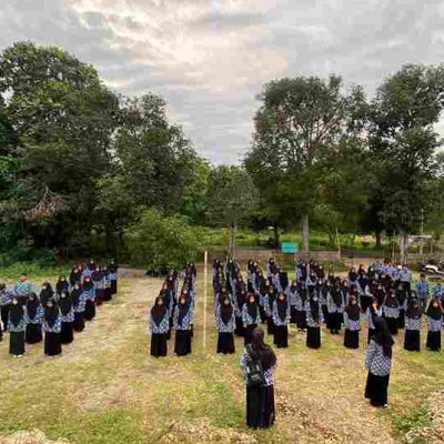 Semangat Berkobar; Siswa MA Biharul Ulum Ma'arif Gelar Apel Pagi Penuh Inspirasi