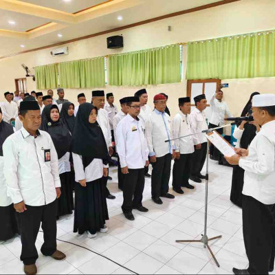 Kukuhkan Pengurus BKM Kecamatan, Kakankemenag Selayar Minta Tingkatkan Peran dan Fungsi Masjid