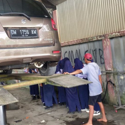 Pembelajaran Kontekstual, MTsN 2 Bone Kunjungi Tempat Pencucian Mobil