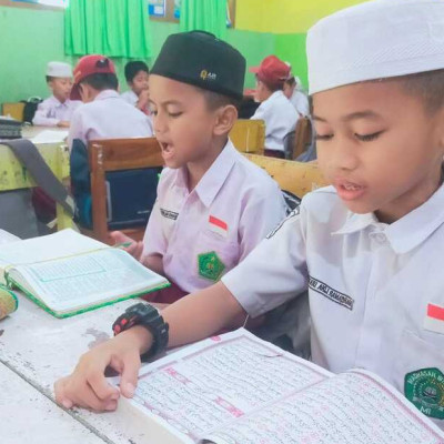 MIN 8 Bone, Bentuk Peserdik yang Religius dengan Mengaji Sebelum Pembelajaran