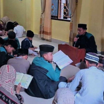 Nanda Nurhidayat Salam Berhasil Menuntaskan Simaan Al-Qur'an Juz 4 di RTQ Bayt Al-Junaidiyah Uloe
