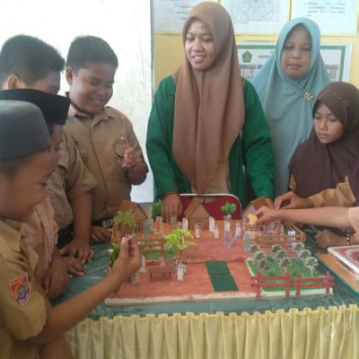 Diorama Kehidupan Masyarakat Yatsrib Hadir Di Hadapan Peserdik MIN 1 Bone