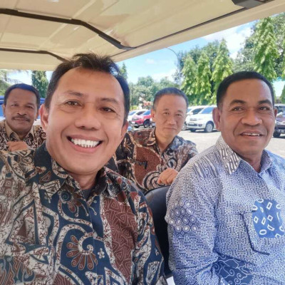Kepala MIN 2 Bone Nikmati Kesegaran dengan Golf Car di Sela-sela Rakerwil Kemenag Sulawesi Selatan