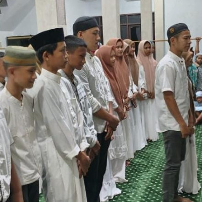 Jelang Ramadhan, Riswandi Latih Remaja Masjid Mahir Public Speaking