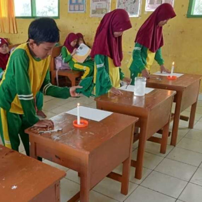 Eksplorasi Ilmiah, Peserdik MIN 8 Bone Amati Perubahan Wujud Benda