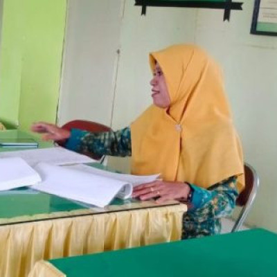 Kepala MTs Muhammadiyah Balangnipa Lakukan Supervisi Administrasi Tenaga Pendidik