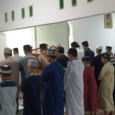 Siswa Tahfidz MTsN 3 Bone Memimpin Shalat Tarawih di Masjid Lukmanul Hakim