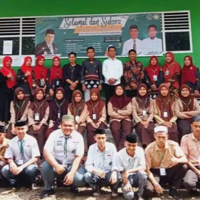 Kasi Penmad Memantau Langsung Pelaksanaan Asesmen Madrasah 2024 di MAS Darul Qalam: Suksesnya Implementasi CBT