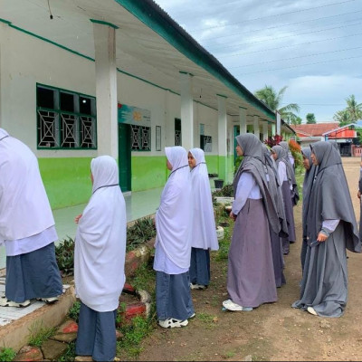 Pelaksanaan Apel Pagi Tandai Persiapan Ujian Asesmen Madrasah di MAS Darul Istiqamah Bulukumba