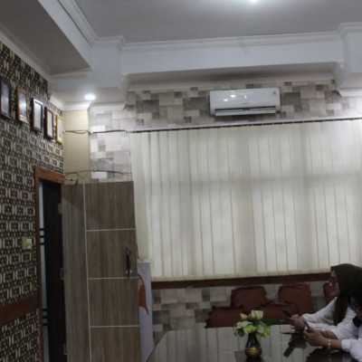 Ketua DWP Kota Makassar, Aqidah Irman, dan Anggotanya Ikuti Kegiatan Khataman & Peringatan Nuzulul Qur’an Secara Virtual Zoom"