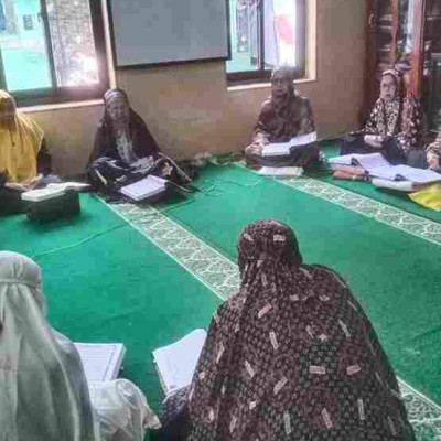 Majelis Taklim Permata-Permata Kampung Jaya Belajar Literasi Al Qur’an