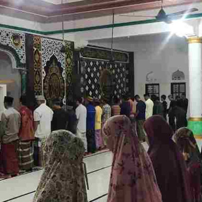 Jamaah Masjid Babussalam Padanglolo Gelar Shalat Tasbih di Malam 25 Ramadhan