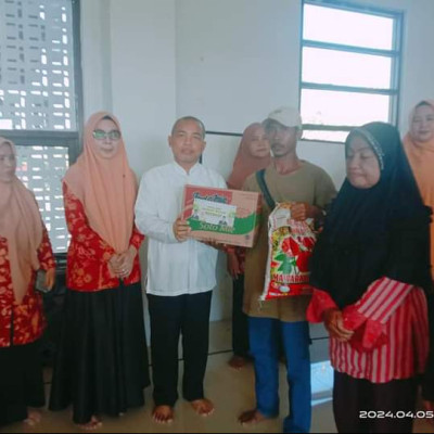 Kolaborasi DWP dan UPZ Kemenag Takalar Berbagi Paket Ramadhan