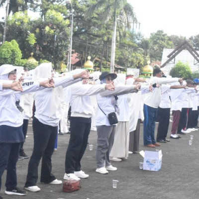 Ratusan Jemaah Ikuti Launching Senam Haji di Pelataran Masjid Agung Bone