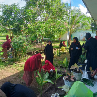 Jum’at Bersih MTs Darul Istiqamah Bulukumba, Dorong Kerja Sama Siswa Jaga Kebersihan Lingkungan Madrasah