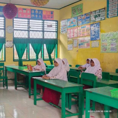 Peserta Didik MIN 7 Bone Antusias Mengikuti Bimbingan Matematika