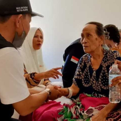 Petugas Haji Kloter 18 UPG Pastikan Kondisi Jemaah Lansia di Mekah