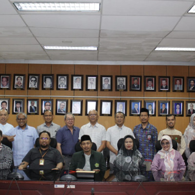 Penandatanganan dan Penyerahan secara Simbolis Akta Ikrar Wakaf Yayasan Patra Wana Jannah 